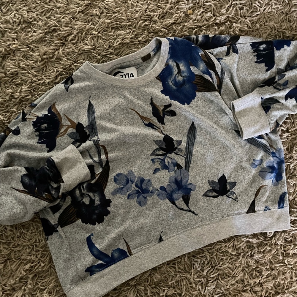 Zyia floral sweater